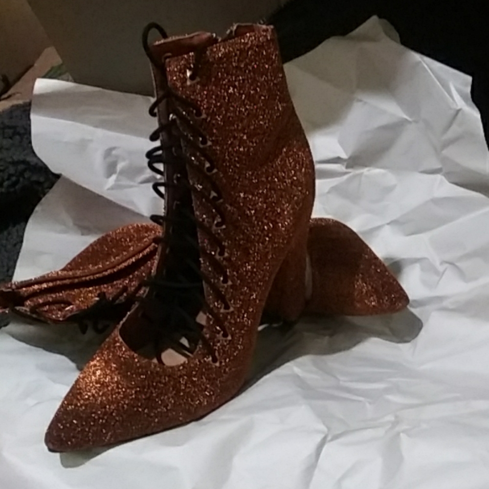 Shoes - Picture 3 of 4
